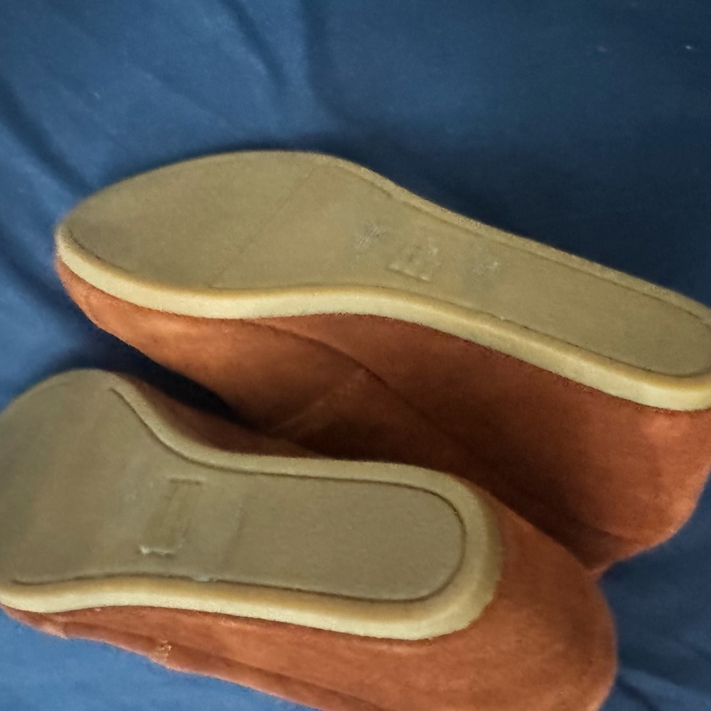 Tom’s Size 9 Ankle Booties Rust Color Like New - image 5